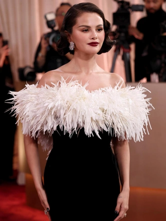 20 лучших выходов звезд в январе — от красных дорожек до стритстайла