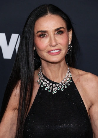 20 лучших выходов звезд в январе — от красных дорожек до стритстайла