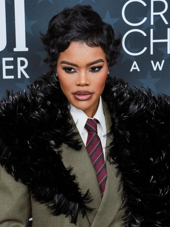 20 лучших выходов звезд в январе — от красных дорожек до стритстайла