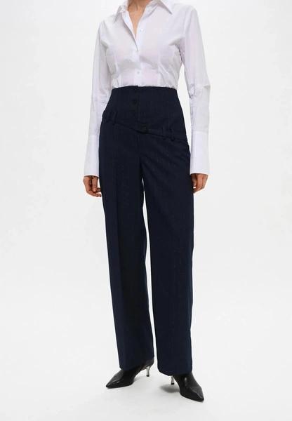 База на всю зиму: лучшие свитера, водолазки, брюки и джинсы