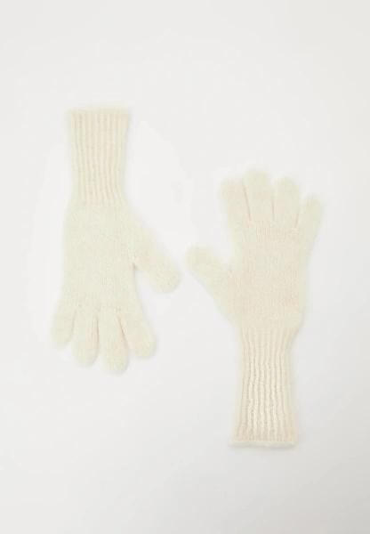 База на всю зиму: лучшие свитера, водолазки, брюки и джинсы