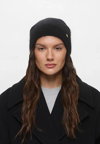 База на всю зиму: лучшие свитера, водолазки, брюки и джинсы