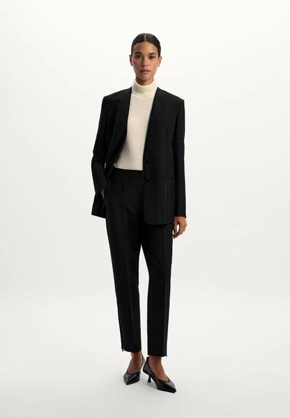 Черные брюки на низкой посадке: тренд Balenciaga весна-лето 2026