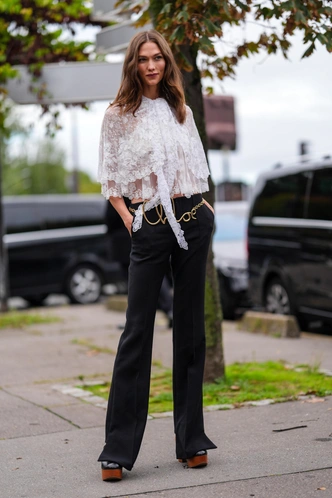 Черные брюки на низкой посадке: тренд Balenciaga весна-лето 2026