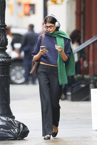 Черные брюки на низкой посадке: тренд Balenciaga весна-лето 2026