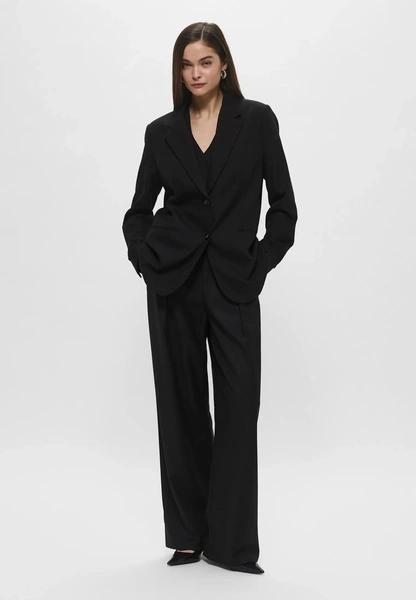 Черные брюки на низкой посадке: тренд Balenciaga весна-лето 2026