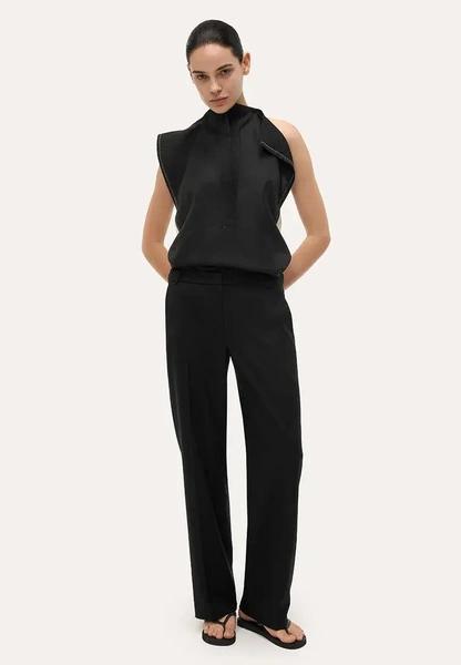 Черные брюки на низкой посадке: тренд Balenciaga весна-лето 2026