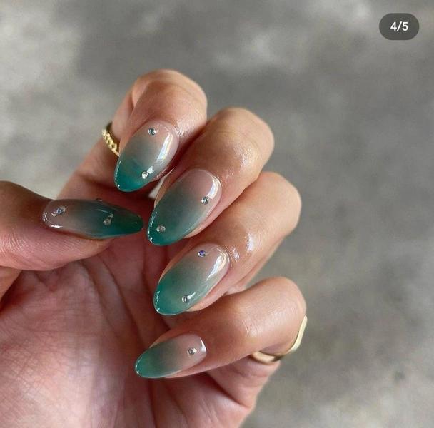 Денежный маникюр на март 2026: 5 весенних оттенков, которые станут вашим талисманом процветания