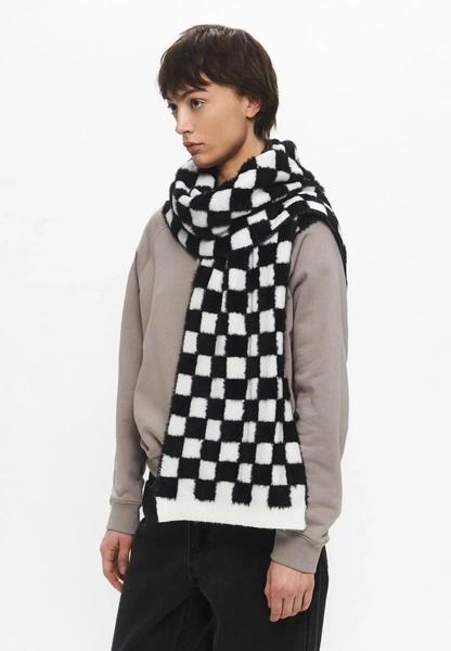 Эти шарфы выведут ваши зимние образы на новый уровень: 10 самых классных вариантов