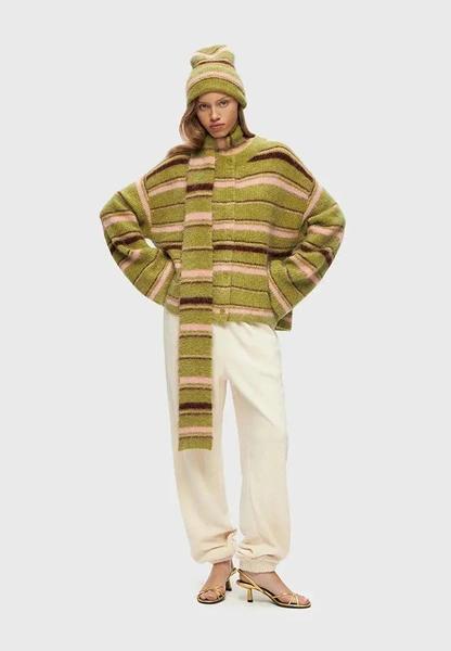 Эти шарфы выведут ваши зимние образы на новый уровень: 10 самых классных вариантов