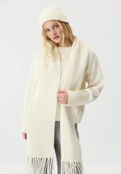 Эти шарфы выведут ваши зимние образы на новый уровень: 10 самых классных вариантов