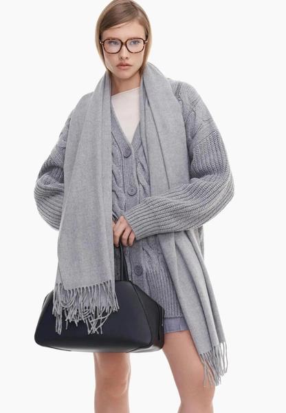 Эти шарфы выведут ваши зимние образы на новый уровень: 10 самых классных вариантов