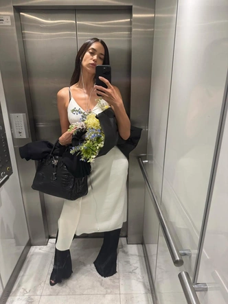 Ирина Шейк и искусство носить черное&nbsp;&mdash; 5 доказательств, что минимализм может быть хищным