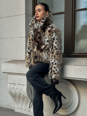 Как стилизовать самые акцентные вещи сезона: леопардовые шубы, укороченные перчатки и меховые аксессуары