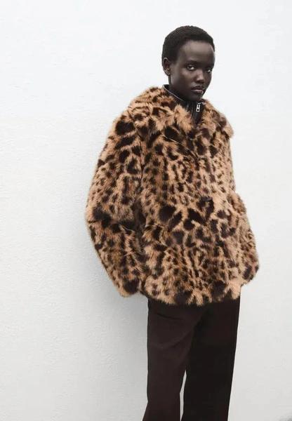 Как стилизовать самые акцентные вещи сезона: леопардовые шубы, укороченные перчатки и меховые аксессуары