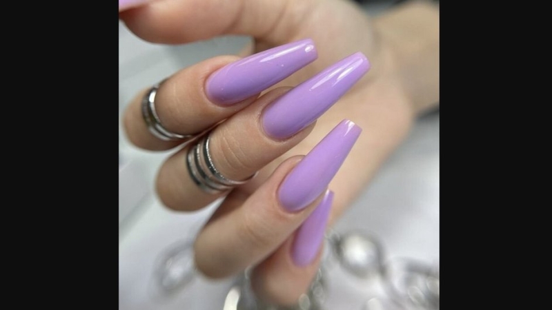 Лавандовый маникюр 2026: 11 модных идей дизайна с фото коротких и длинных ногтей квадратной или миндальной формы