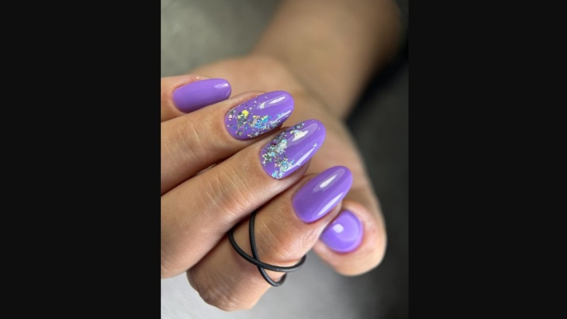 Лавандовый маникюр 2026: 11 модных идей дизайна с фото коротких и длинных ногтей квадратной или миндальной формы