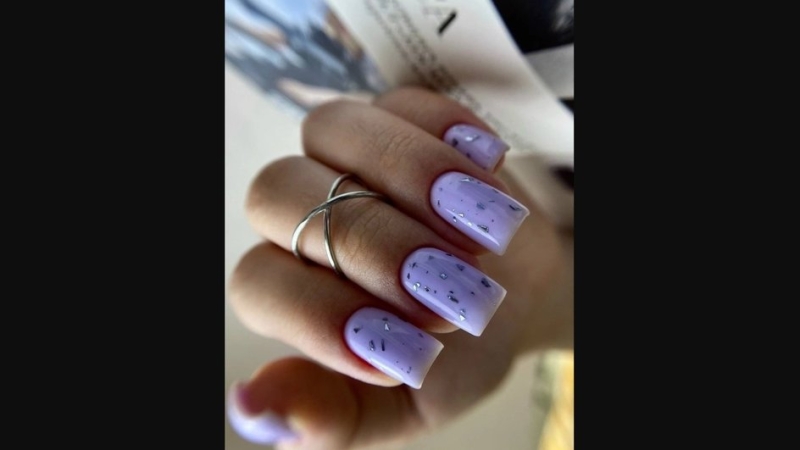 Лавандовый маникюр 2026: 11 модных идей дизайна с фото коротких и длинных ногтей квадратной или миндальной формы