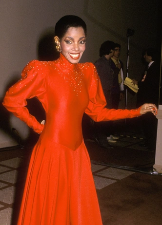 Легенды &laquo;Золотого глобуса&raquo;: самые знаменитые наряды в истории премии