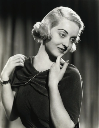 Лунный маникюр как у Гвинет Пэлтроу&nbsp;&mdash; тренд 1930-х, который стоит повторить прямо сейчас