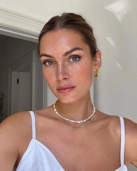 Минимум стресса и максимум денег: модницы задали тренд на resting rich face