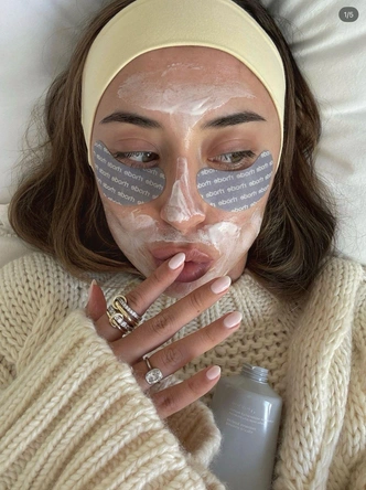 Минимум стресса и максимум денег: модницы задали тренд на resting rich face