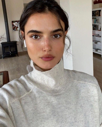 Минимум стресса и максимум денег: модницы задали тренд на resting rich face