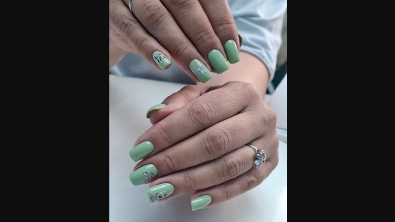 Мятный маникюр 2026: 11 модных идей дизайна с фото коротких и длинных ногтей квадратной или миндальной формы