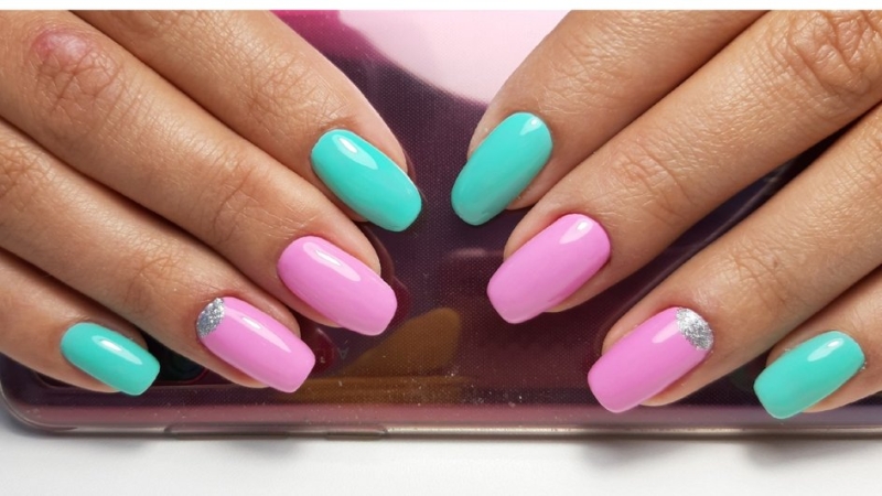 Мятный маникюр 2026: 11 модных идей дизайна с фото коротких и длинных ногтей квадратной или миндальной формы