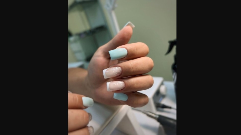 Мятный маникюр 2026: 11 модных идей дизайна с фото коротких и длинных ногтей квадратной или миндальной формы