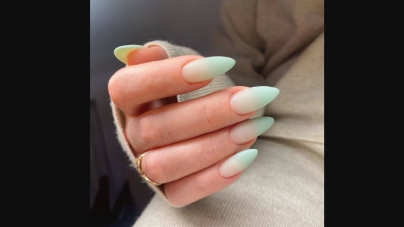 Мятный маникюр 2026: 11 модных идей дизайна с фото коротких и длинных ногтей квадратной или миндальной формы
