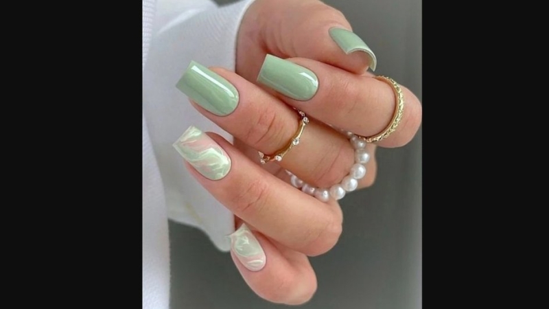 Мятный маникюр 2026: 11 модных идей дизайна с фото коротких и длинных ногтей квадратной или миндальной формы