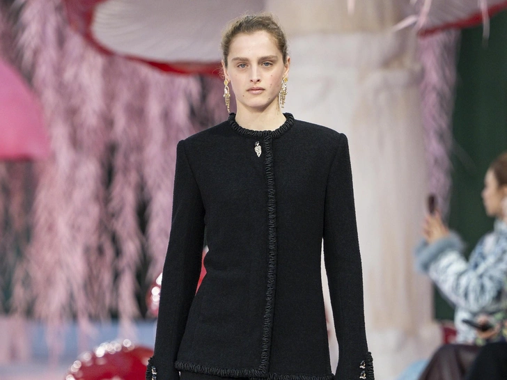 Николь Кидман, Тильда Суинтон, Дуа Липа и другие звезды на первом кутюрном показе Матье Блази для Chanel