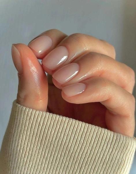 Ногти Cloud Dancer: главный маникюр зимы, который подойдет каждой