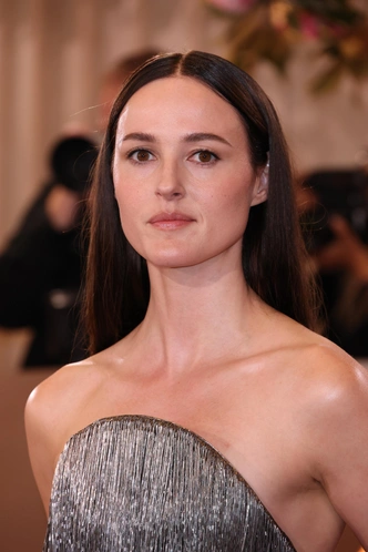 &laquo;Обнаженные&raquo; губы, коричневый смоки и еще 5 бьюти-трендов &laquo;Золотого глобуса&raquo;