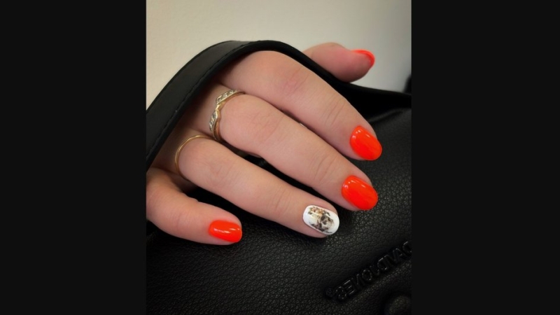 Оранжевый маникюр 2026: 11 модных идей дизайна с фото коротких и длинных ногтей квадратной или миндальной формы