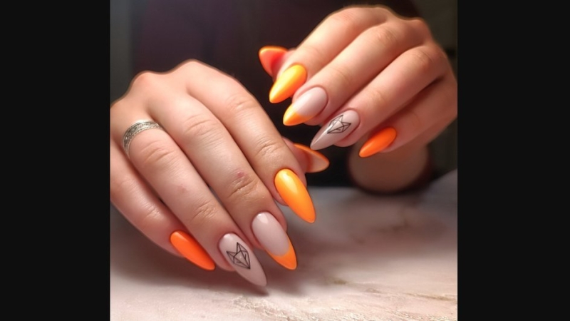 Оранжевый маникюр 2026: 11 модных идей дизайна с фото коротких и длинных ногтей квадратной или миндальной формы