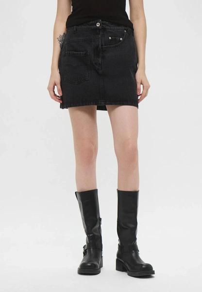 Тренды денима 2026: возвращение прямых джинсов и новые веяния в моде