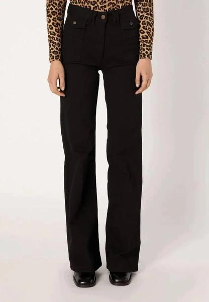 Тренды денима 2026: возвращение прямых джинсов и новые веяния в моде