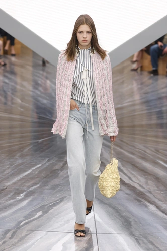 Тренды денима 2026: возвращение прямых джинсов и новые веяния в моде