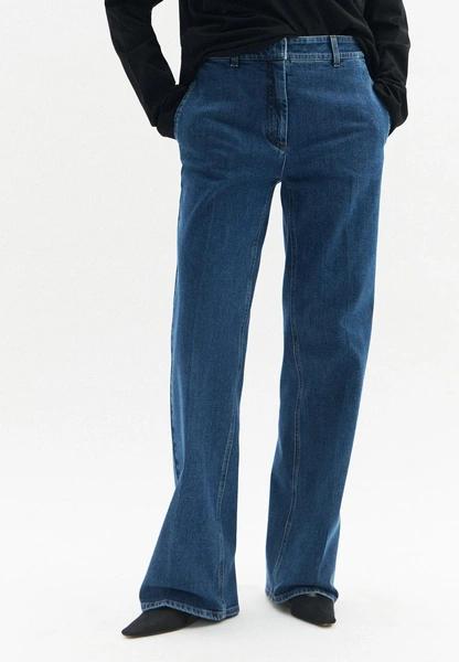 Тренды денима 2026: возвращение прямых джинсов и новые веяния в моде