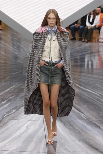 Тренды денима 2026: возвращение прямых джинсов и новые веяния в моде