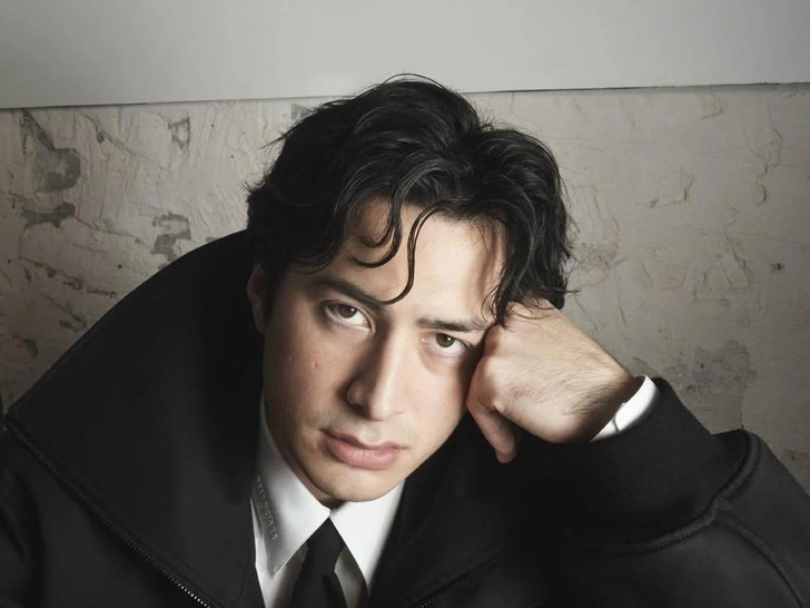 11 новых имен Balenciaga: от Вайноны Райдер до Харриса Дикинсона