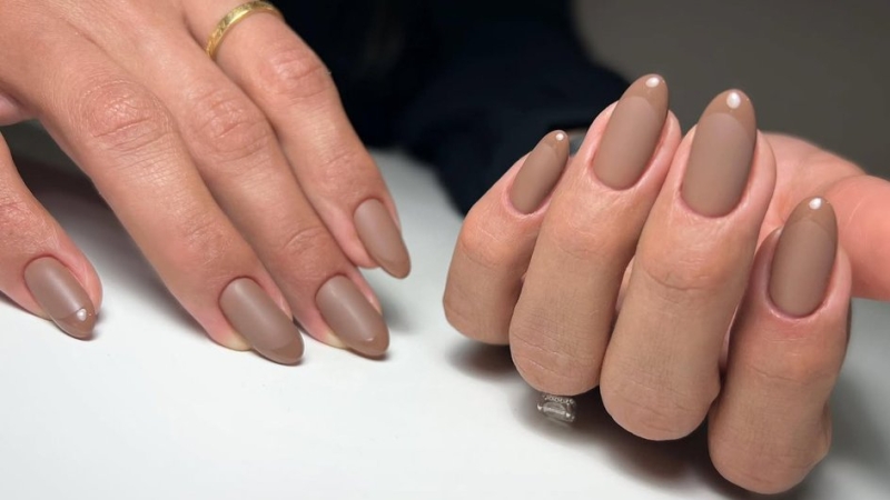 8 идей цветного френча с матовым финишем, которые выглядят ультрамодно