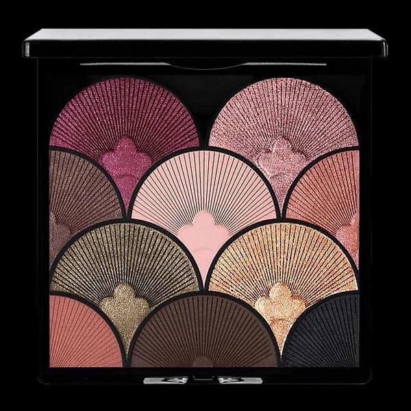 Бьюти-находки и новинки недели: весенний арома-набор, золотые патчи и перламутровое мыло