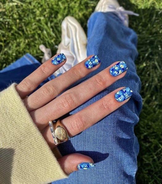 Денежный маникюр на апрель 2026: пять весенних оттенков, работающих как магнит для привлечения богатства