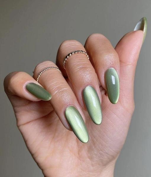 Денежный маникюр на апрель 2026: пять весенних оттенков, работающих как магнит для привлечения богатства