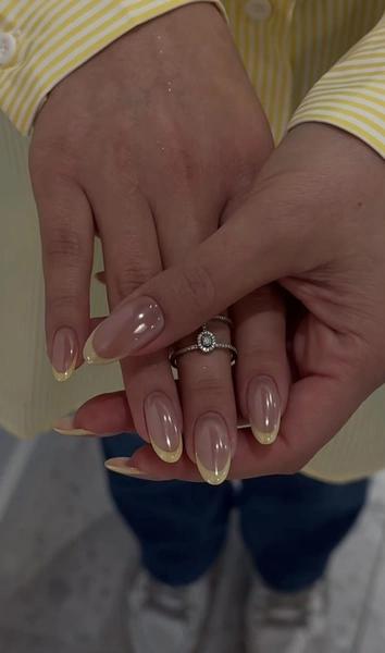 Денежный маникюр на апрель 2026: пять весенних оттенков, работающих как магнит для привлечения богатства