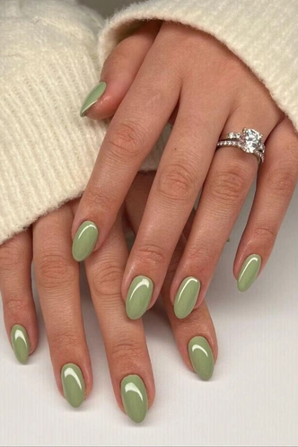 Денежный маникюр на апрель 2026: пять весенних оттенков, работающих как магнит для привлечения богатства