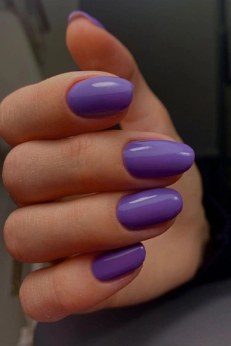 Денежный маникюр на апрель 2026: пять весенних оттенков, работающих как магнит для привлечения богатства